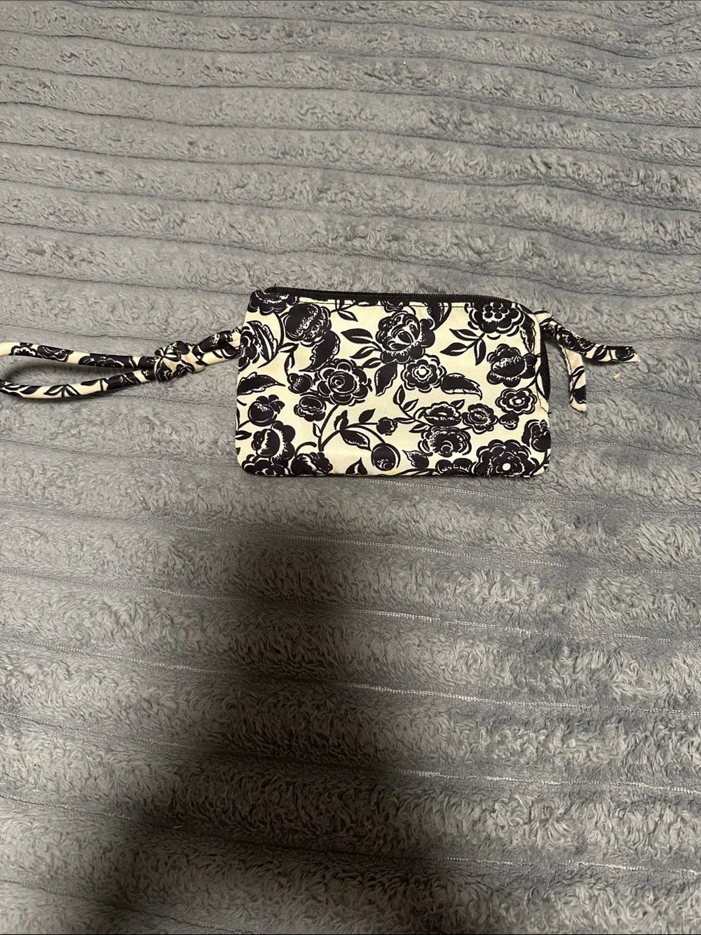 Vera Bradley Black & White Floral Wristlet Card Holder